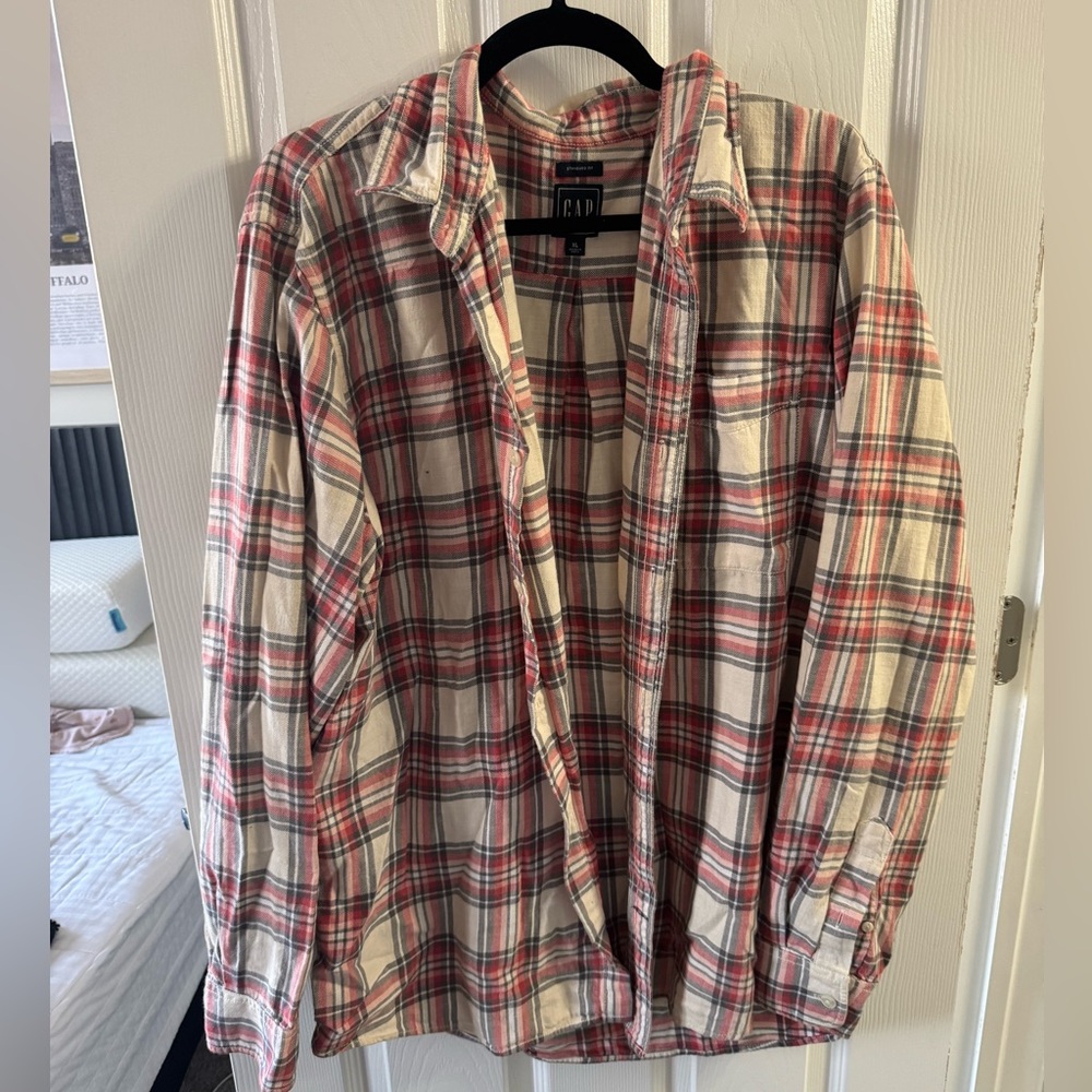 GAP Men’s Red and Cream Plaid Button-Down Shirt